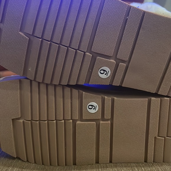 NWT Lauren Lorraine Faux Fur Boots. - Picture 10 of 11